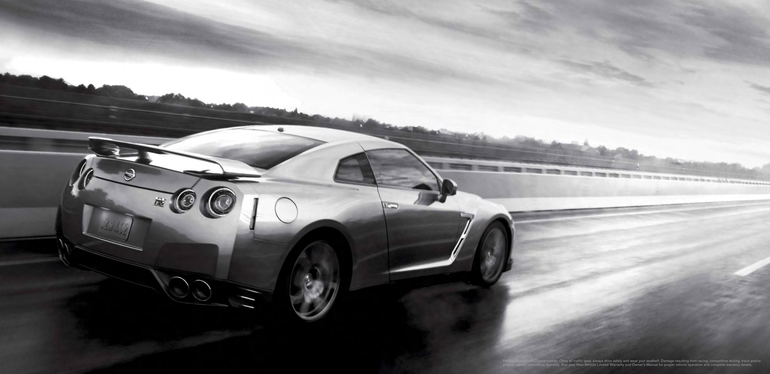 2015 Nissan GT-R Brochure Page 10